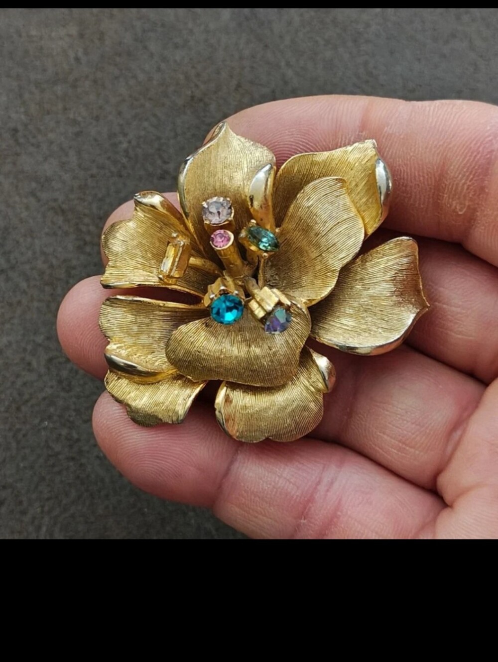 1950s/60s BSK Pansy Flower Gold Tone Textured With Rhinestones Brooch